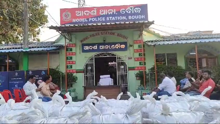 ୧୦ କୁଇଣ୍ଟାଲ ରୁ ଉର୍ଦ୍ଧ୍ୱ ଗଂଜେଇ ଜବତ, ଟ୍ରକ ସହ ଦୁଇ ଅଭିଯୁକ୍ତ ଗିରଫ