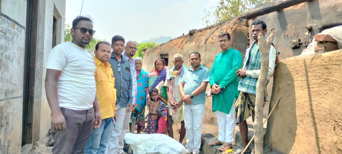 ଅଗ୍ନି ବିପନ୍ନ ପରିବାର କୁ ଜର୍ଣ୍ଣାଲିଷ୍ଟ ଆସୋସିଏସନ ପକ୍ଷରୁ ସହାୟତା,ଶୁଖିଲା ଖାଦ୍ୟ ସହ ବସ୍ତ୍ର ପ୍ରଦାନ