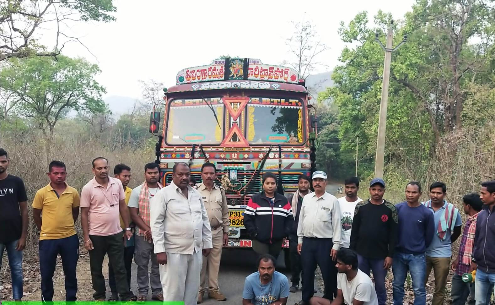 ଟିକିରି ବନବିଭାଗ ପକ୍ଷରୁ ମାଙ୍ଗାନିଜ ବୋଝଇ ଟ୍ରକ ଜବତ ଦୁଇ ଅଟକ