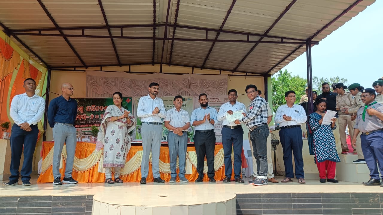 କେସିଙ୍ଗା ବ୍ଲକ ରୁ ପ୍ରକୃତି ବନ୍ଧୁ ପୁରସ୍କାର ରୁ ସମ୍ମାନିତ ହେଲେ ବାଲସି ଗ୍ରାମ ଜବାହାର ଉଚ୍ଚ ବିଦ୍ୟାଳୟ ପ୍ରଧାନ ଶିକ୍ଷକ