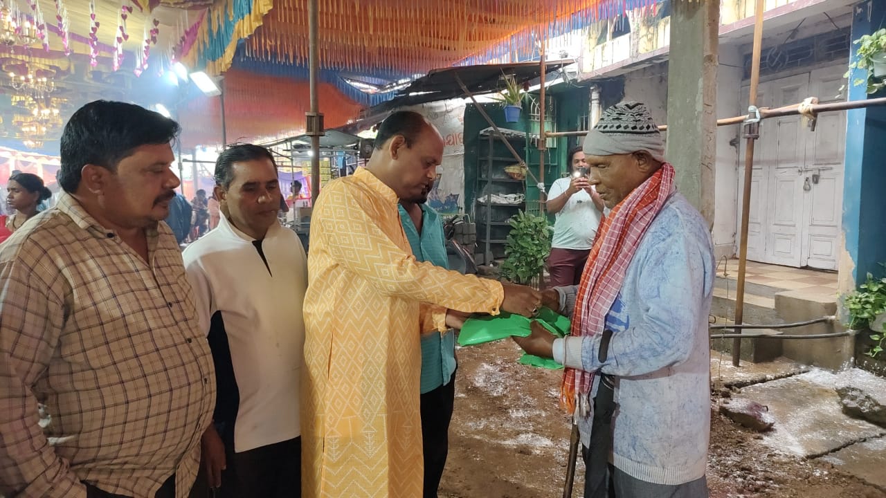 ନବରଙ୍ଗପୁର ରେ ଶ୍ରୀ ଶ୍ରୀ ସିରିଡ଼ି ସାଇବାବା ମନ୍ଦିର ରେ ଗୁରୁପୂର୍ଣ୍ଣିମା ପାଳିତ