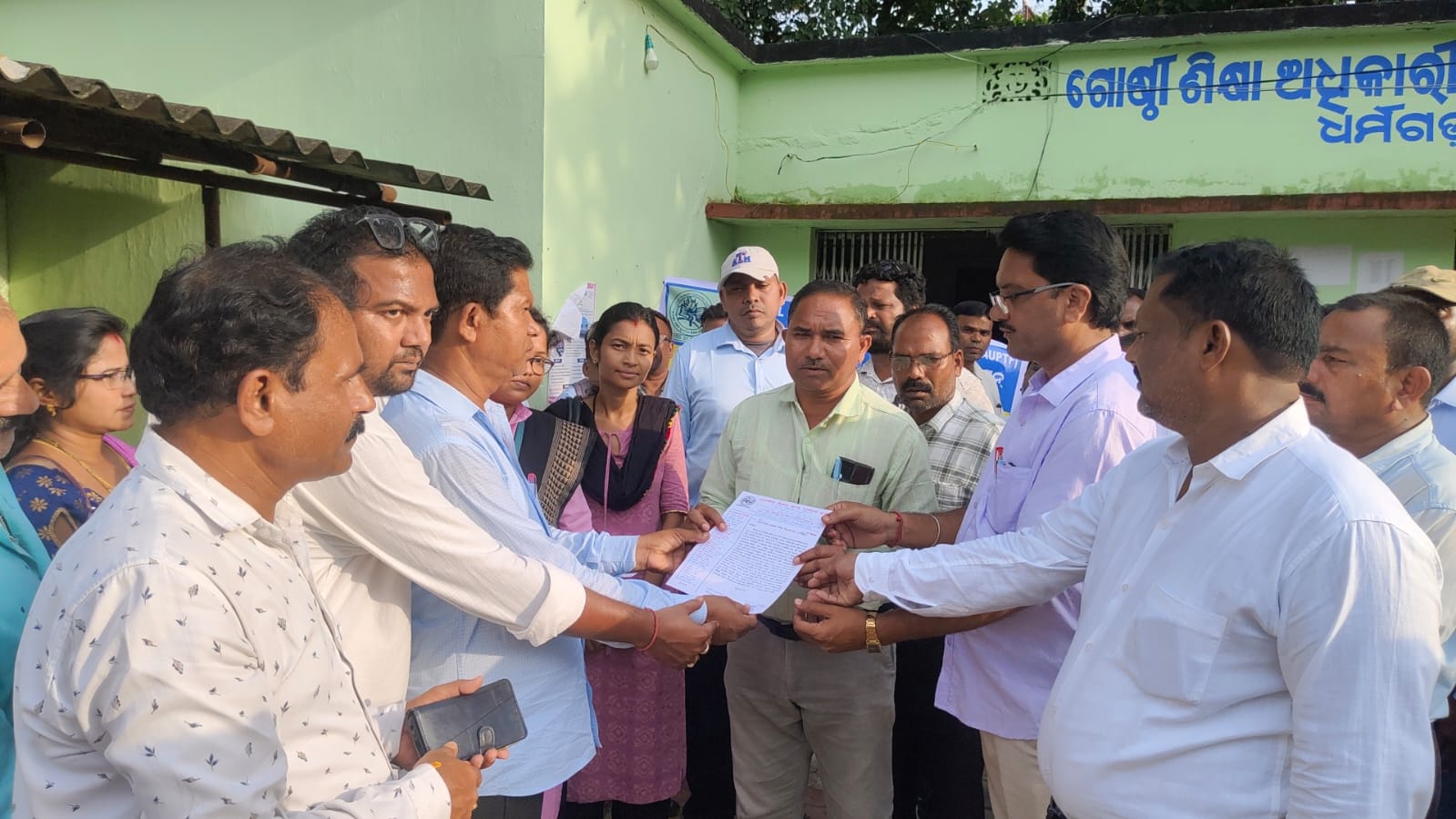 ଧର୍ମଗଡ ପ୍ରାଥମିକ ଶିକ୍ଷକ ସଂଘ ତରଫରୁ ୟୁଏଏସ ବାତିଲ ଦାବିରେ ଗୋଷ୍ଠୀ ଶିକ୍ଷା ଅଧିକାରୀ ଙ୍କୁ ଦାବିପତ୍ର