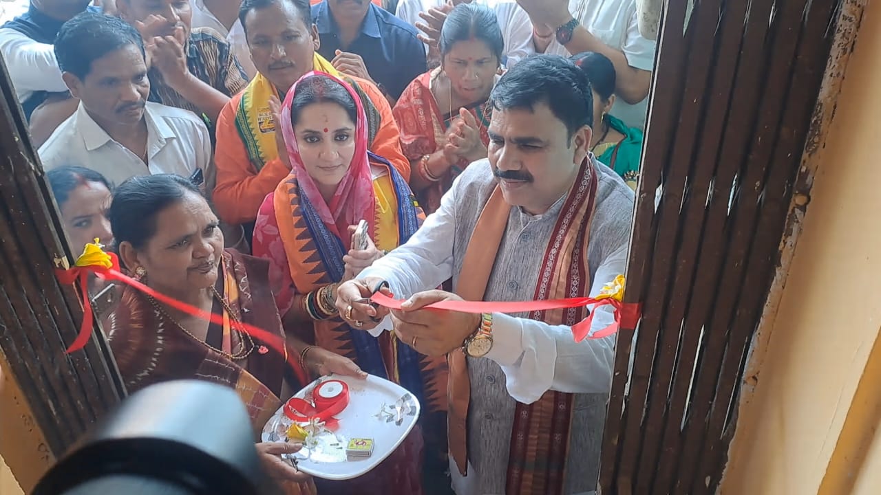ଏବେ ବି ବିଜେଡି ପ୍ରୀତି ଛାଡି ନାହାଁନ୍ତି କେସିଙ୍ଗା ବ୍ଲକ ପ୍ରଶାସନ ଅଧିକାରୀ