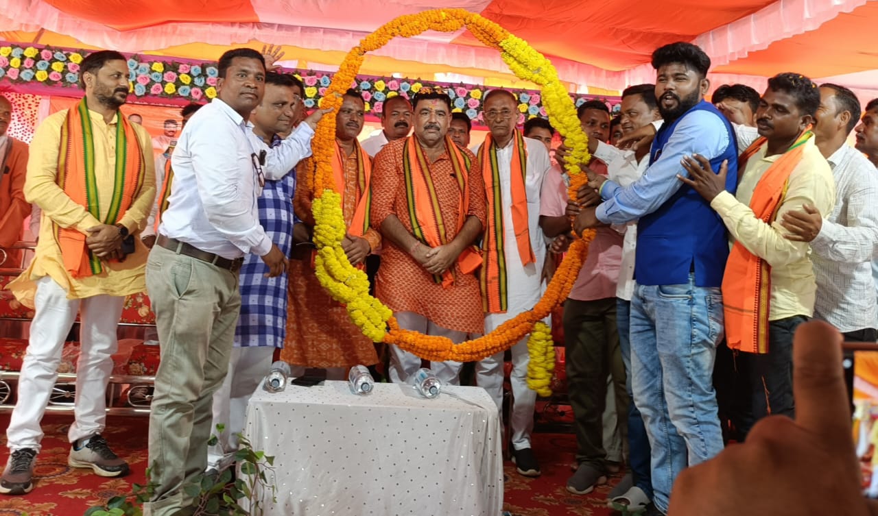 ବିଜେପି ର ନୂଆଁଖାଇ ଭେଟଘାଟ,ଜୁହାର ଭେଟ ଓ ସାଂସ୍କୃତିକ କାର୍ଯ୍ୟକ୍ରମରେ ଦୁଲୁକିଲା ମଞ୍ଚ